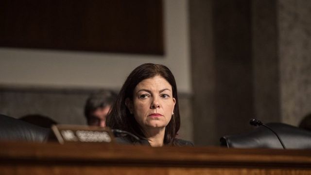 トランプ氏の支持と撤回を繰り返し、再選が危ぶまれるケリー・エイヨット議員