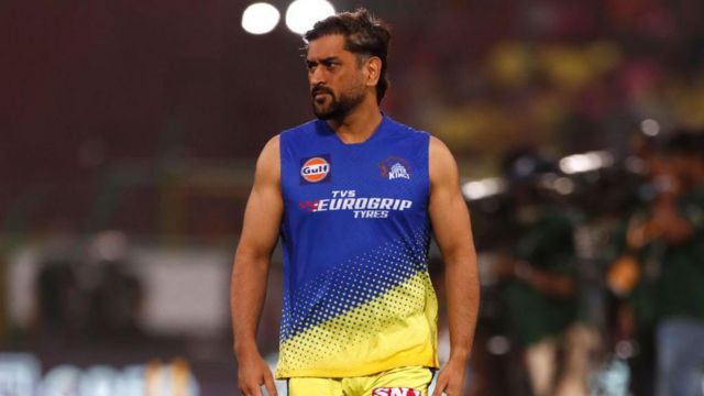 தோனி போட்ட வழக்கில் ஐபிஎஸ் அதிகாரிக்கு 15 நாள் சிறை: என்ன நடந்தது?