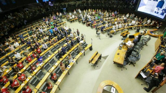 Sessão solene em homenagem ao centenário da Fé Bahá'í no Brasil na Câmara dos Deputados