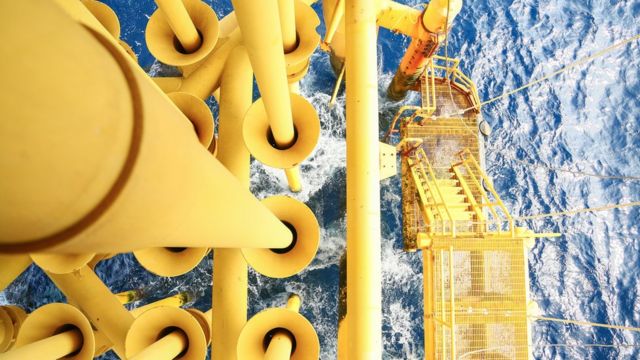 Base marítima de petróleo.