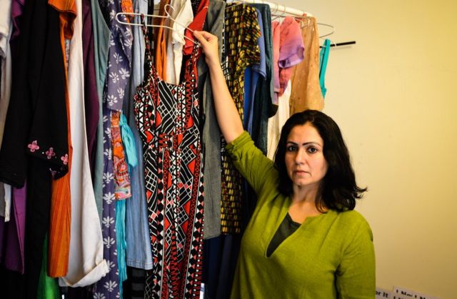 La mujer que colecciona ropa de víctimas de agresiones sexuales - BBC News  Mundo