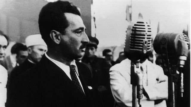 Jorge Amado falando em reunião do Conselho Mundial da Paz em Bucareste, Romênia, em 1950