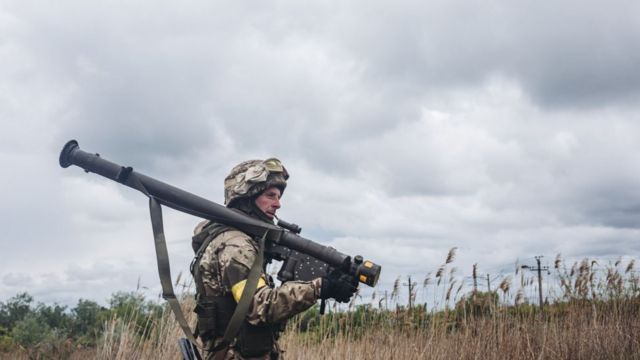 Ukraiński żołnierz z MANPADS Stinger