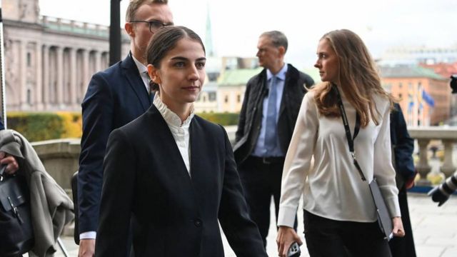 رومینا پورمختاری سیاستمدار ۲۶ ساله ایرانی‌تبار که نامزد وزارت محیط زیست سوئد است از اعتراضات در ایران حمایت کرده