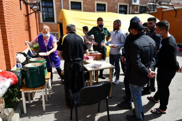 мигранты в центре временного содержания задержанных иностранцев в Даугавпилсе (Латвия)