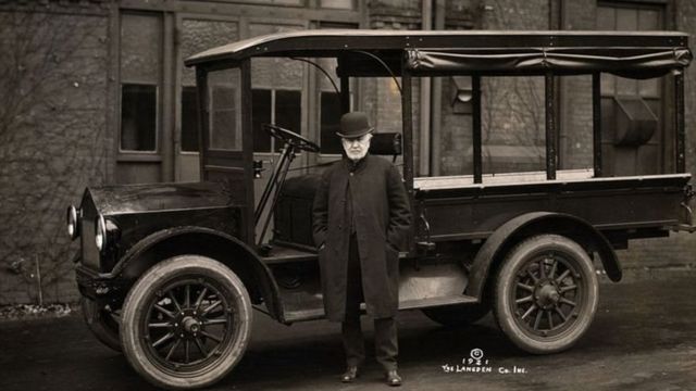 Edison pensait que sa voiture électrique allait dominer les rues de l'époque, mais ce ne fut pas le cas.