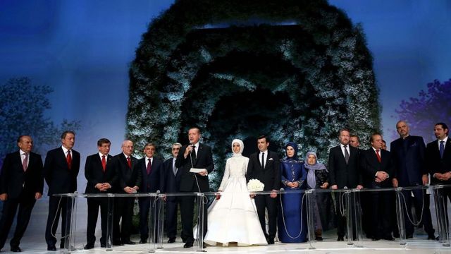 Президент Эрдоган выступает на свадьбе Сельчука Байрактара и Сюмейи Эрдоган