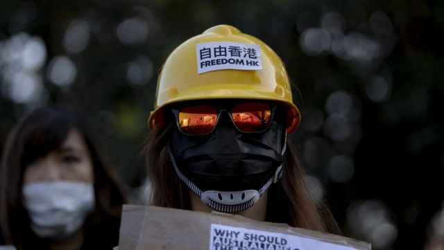 Участница акции протеста