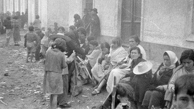 Las únicas fotos de la Desbandá se expondrán hasta el 2 de abril en el Centro Cultural Conde Duque de Madrid.