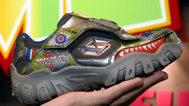 ventaja Soldado hielo Cuál es el secreto de la empresa de las "feas" zapatillas Skechers, cuyo  valor se disparó más que el de Adidas y Nike - BBC News Mundo