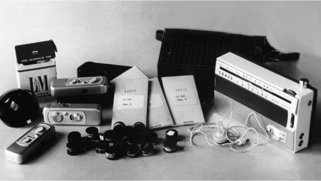 Опубликованная советскими властями во время процесса фотография шпионских материалов, захваченных при аресте у Пеньковского