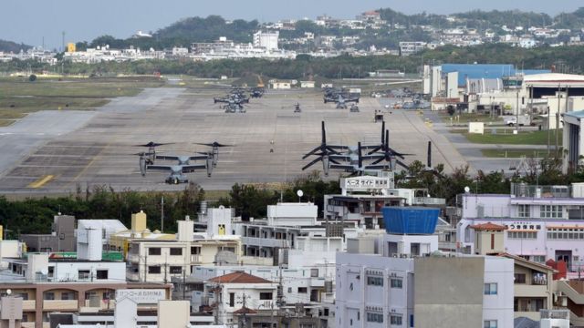 日本国内の米軍基地の大部分が沖縄県内にある(写真は普天間飛行場)