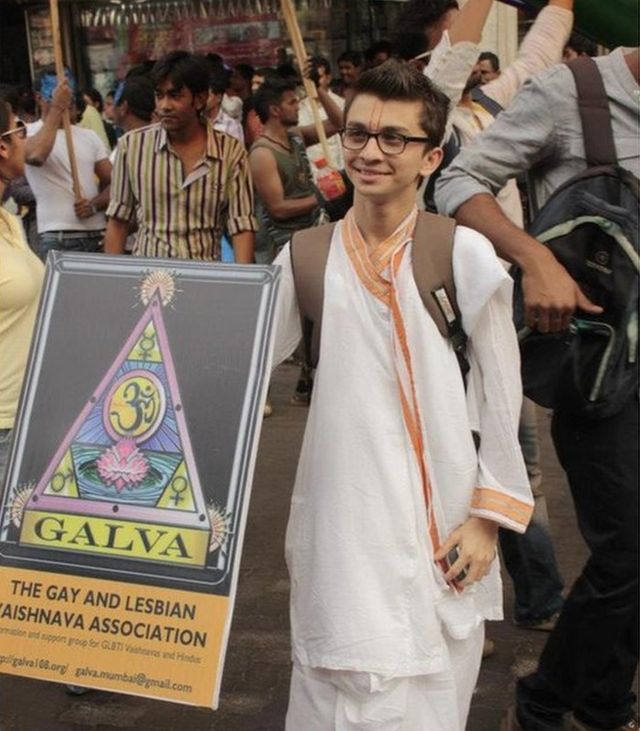मुंबई प्राईड मार्चमध्ये LGBTI कार्यकर्ते अंकित भूपती GALVAचं प्रतिनिधीत्व करताना