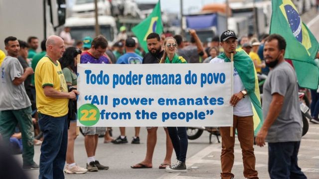 Bloqueio na BR-101 em Palhoça, região metropolitana de Florianópolis, Santa Catarina