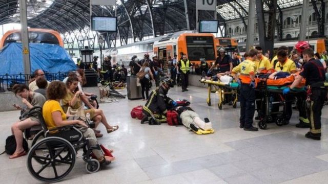 Поезд кырсыгынан жабыркаган кеминде он жети адам ооруканага жаткырылды.