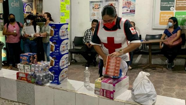 Donaciones para los heridos que se recuperan en la clínica de Cruz Roja de Tuxla Gutiérrez