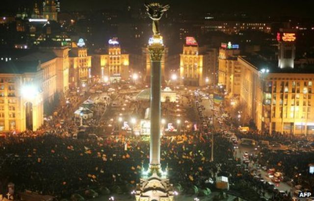 Những người ủng hộ Viktor Yushchenko tại Quảng trường Độc lập của Kyiv ngày 8 tháng 12 năm 2004