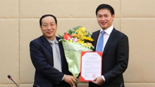 Ông Nguyễn Xuân Ảnh (bên phải) là con trai thứ của cựu ủy viên Bộ Chính trị Nguyễn Văn Chi