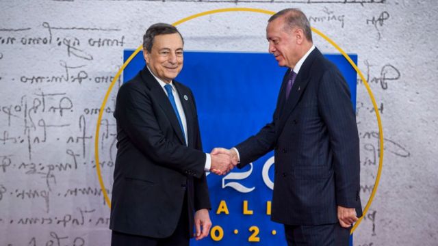 draghi ve erdoğan el sıkışırken