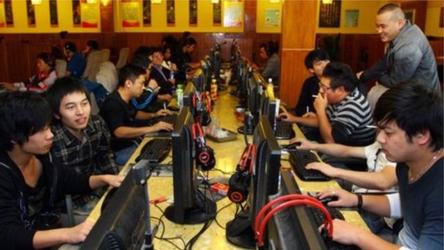 Les compétitions de jeu vidéo diffusées sur Internet sont parfois suivies par des millions de personnes en Chine.