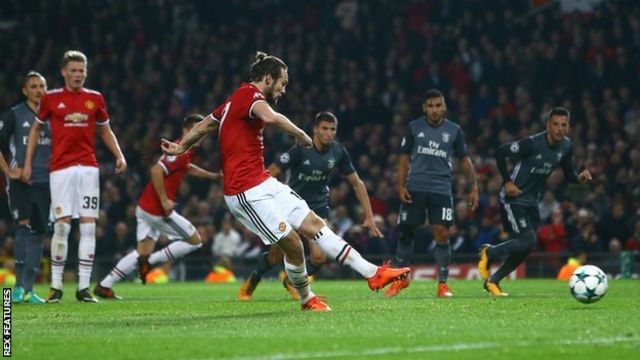 Daley Blind scores a penalty for Manchester United