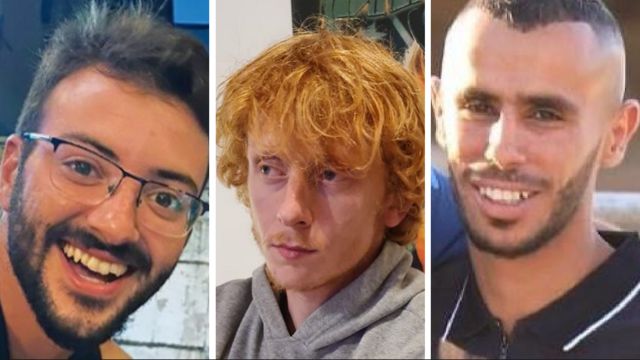 イスラエル軍の誤射で死亡したアロン・シャムリズ（26）、ヨタム・ハイム（28）、サメル・タラルカ（22）の各氏（左から）