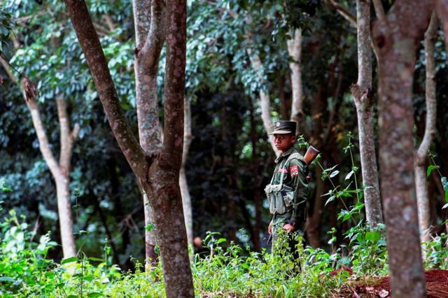 လယ်သမားတွေ ဖြန်းတဲ့ မြက်ဖျန်းဆေးပါတဲ့ရေကိုသောက်မိကြတာလို့ပြော
