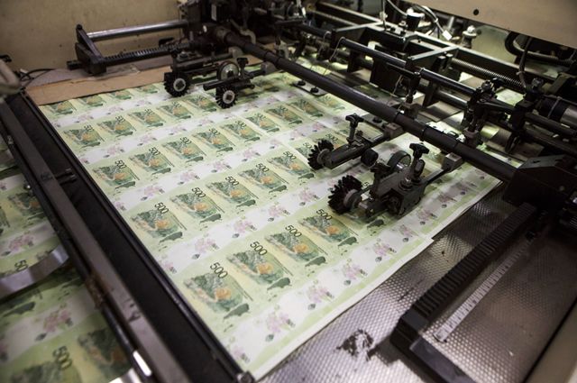 Impresión de billetes de 500 pesos argentinos en Casa de la Moneda
