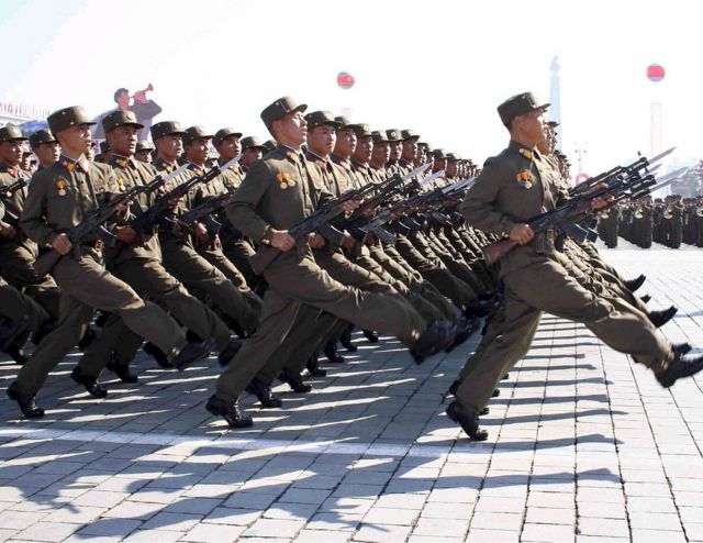 उत्तर कोरिया परेड