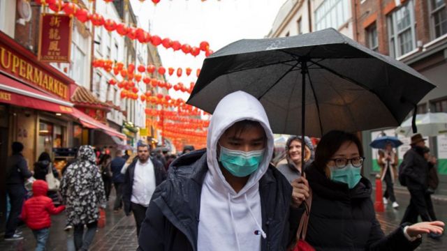 Người Pháp gốc Á phản đối bị kỳ thị: 'Tôi không phải là con virus' - BBC News Tiếng Việt