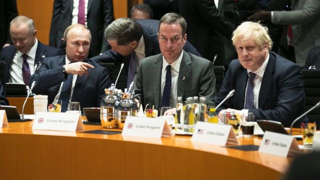 Владимир Путин и Борис Джонсон во время саммита