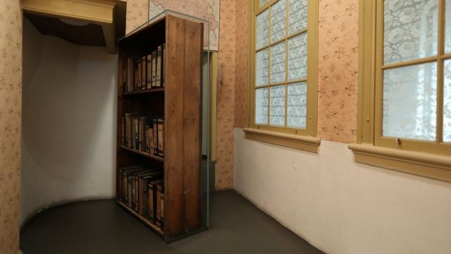 The-bookcase-concealing-the-annex-where-Anne-and-her-family-hid-during-the-Holocaust.