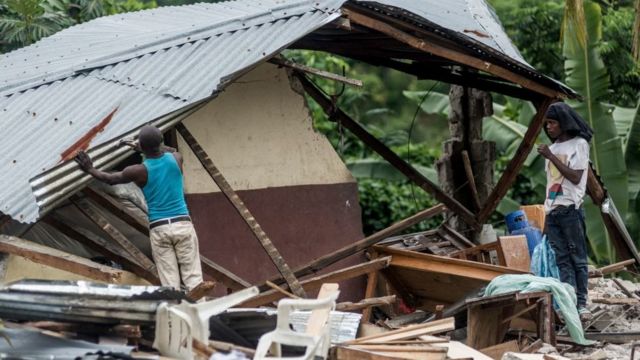 Casas destruídas pelo terremoto no Haiti