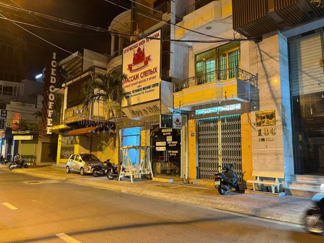 Ảnh chụp khu "phố Tây" ở Nha Trang vắng bóng khách du lịch tối 18/04