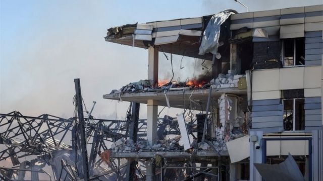 Un edificio dañado por un bombardeo en Kyiv