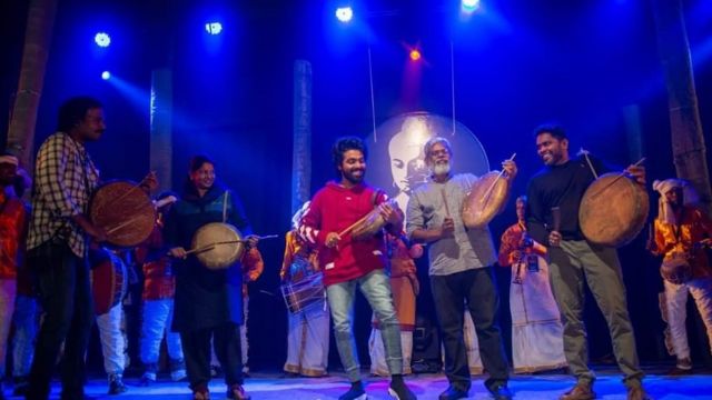 மார்கழியில் மக்களிசை நிகழ்ச்சி மேடை