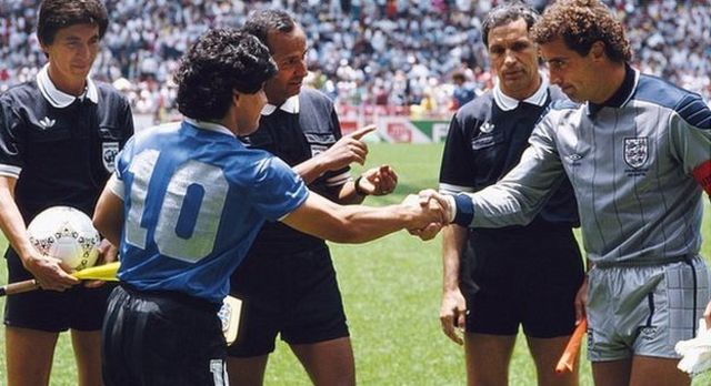 Diega Maradona and Peter Shilton shake hands at the 1986 World Cup