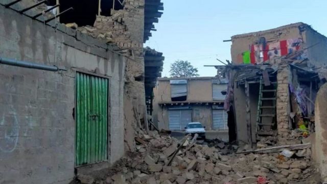 ஆப்கானிஸ்தான் நிலநடுக்கத்தால் பாதிக்கப்பட்ட ஒரு வீடு.