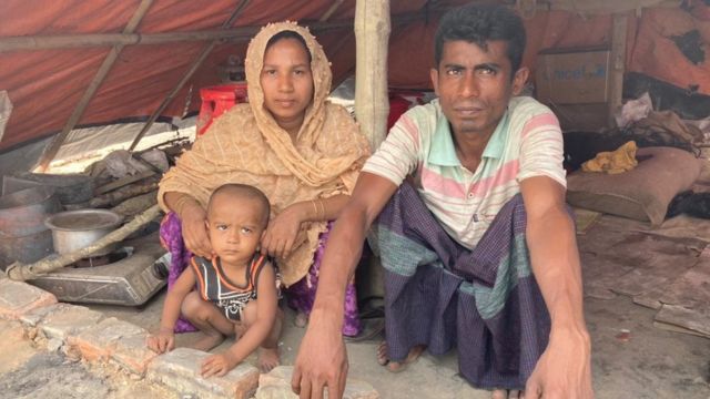 উপরে ত্রিপল দিয়ে তৈরি করা ঘর