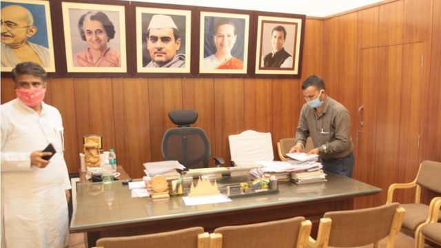 भगवंत मान : सरकारी कार्यालयांमध्ये कोणाचे फोटो लावता येतात?
