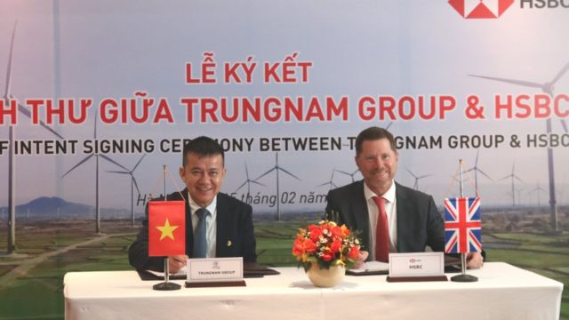 Đại diện HSBC Việt Nam và Trungnam Group trong buổi lễ ký Ý định thư