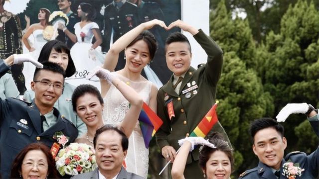 台湾三军联合婚礼首次有同性伴侣参加 c News 中文
