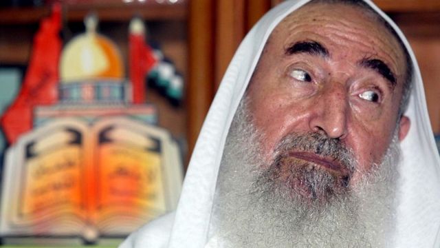 El jeque Ahmed Yassin, fundador de Hamás, julio de 2002