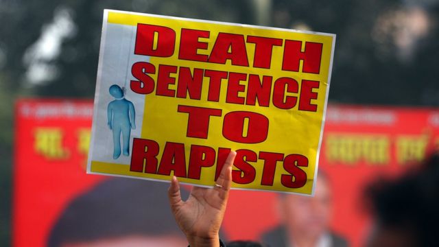 Hindistan'da tecavüz vakalarını protesto eylemi