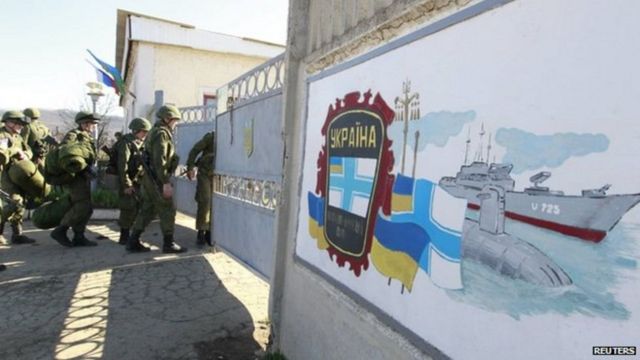 俄國軍隊進入克裏米亞半島上一個烏克蘭軍事基地