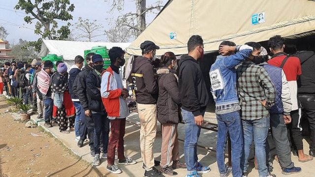 कोभिड परीक्षणको लाइन