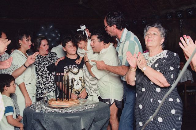 A família Escobar Henao celebra o 13º aniversário de Juan Pablo, filho de Pablo Escobar