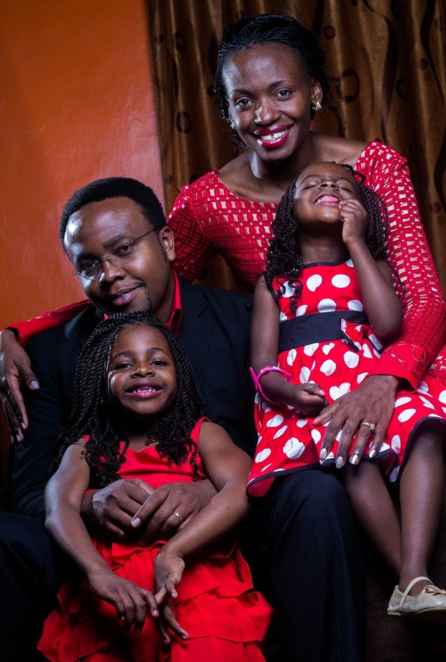 Terry y Tony Gobanga con sus dos hijas, Tehille y Towdah.