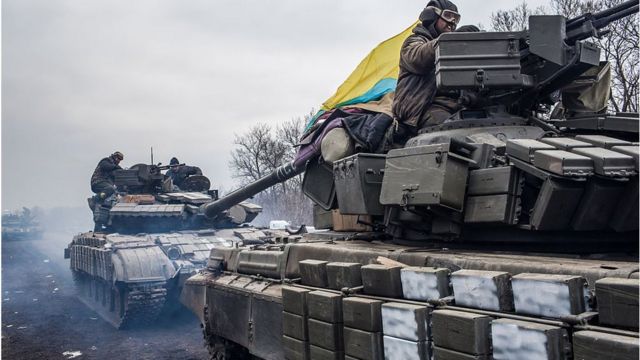 Українські військові виходять із Дебальцевого в Артемівськ, 19 лютого 2015 року.