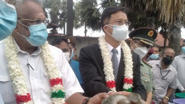 டக்ளஸ் மற்றும் தூதுவர்